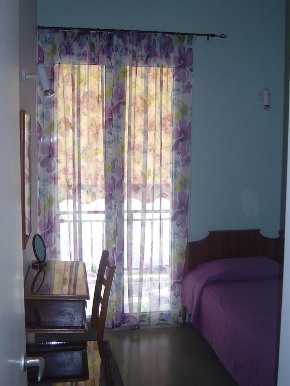 Nana Hotel Kamena Vourla Quarto foto
