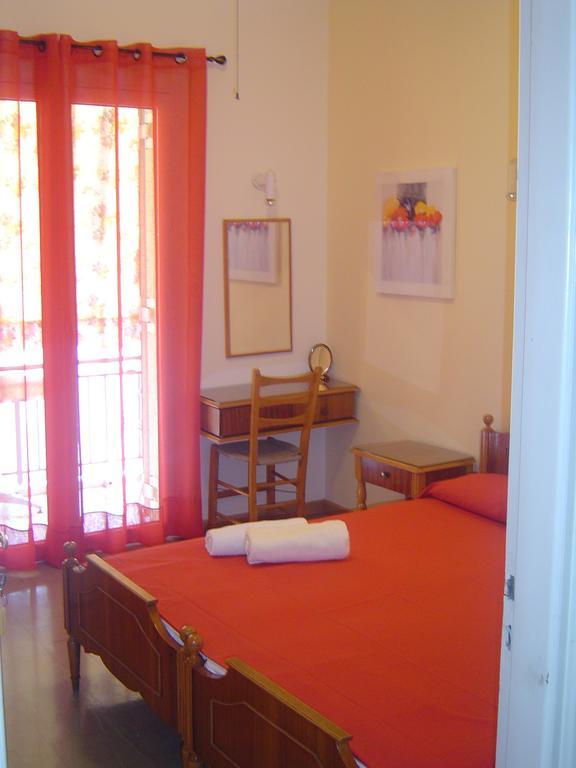 Nana Hotel Kamena Vourla Quarto foto